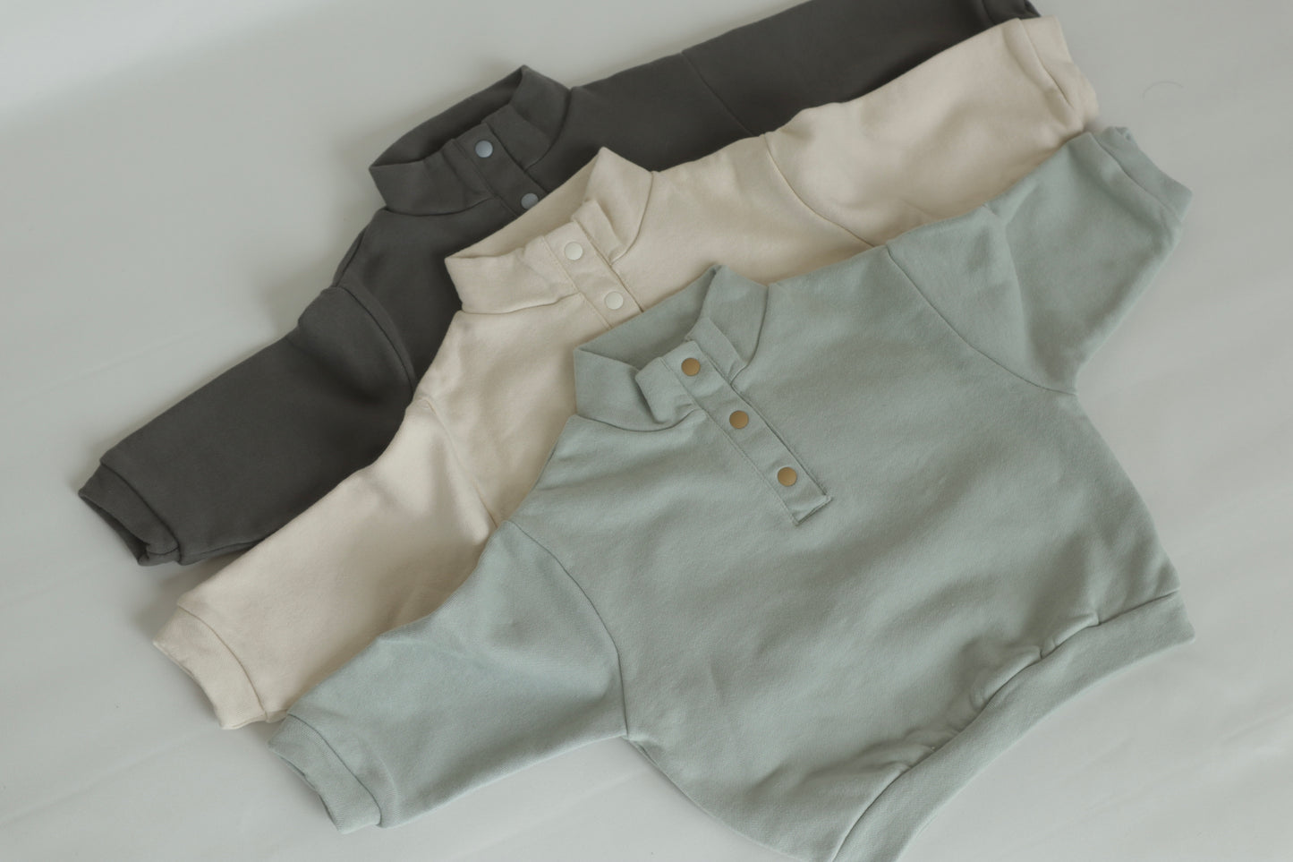 QUARTER BUTTON SWEATER